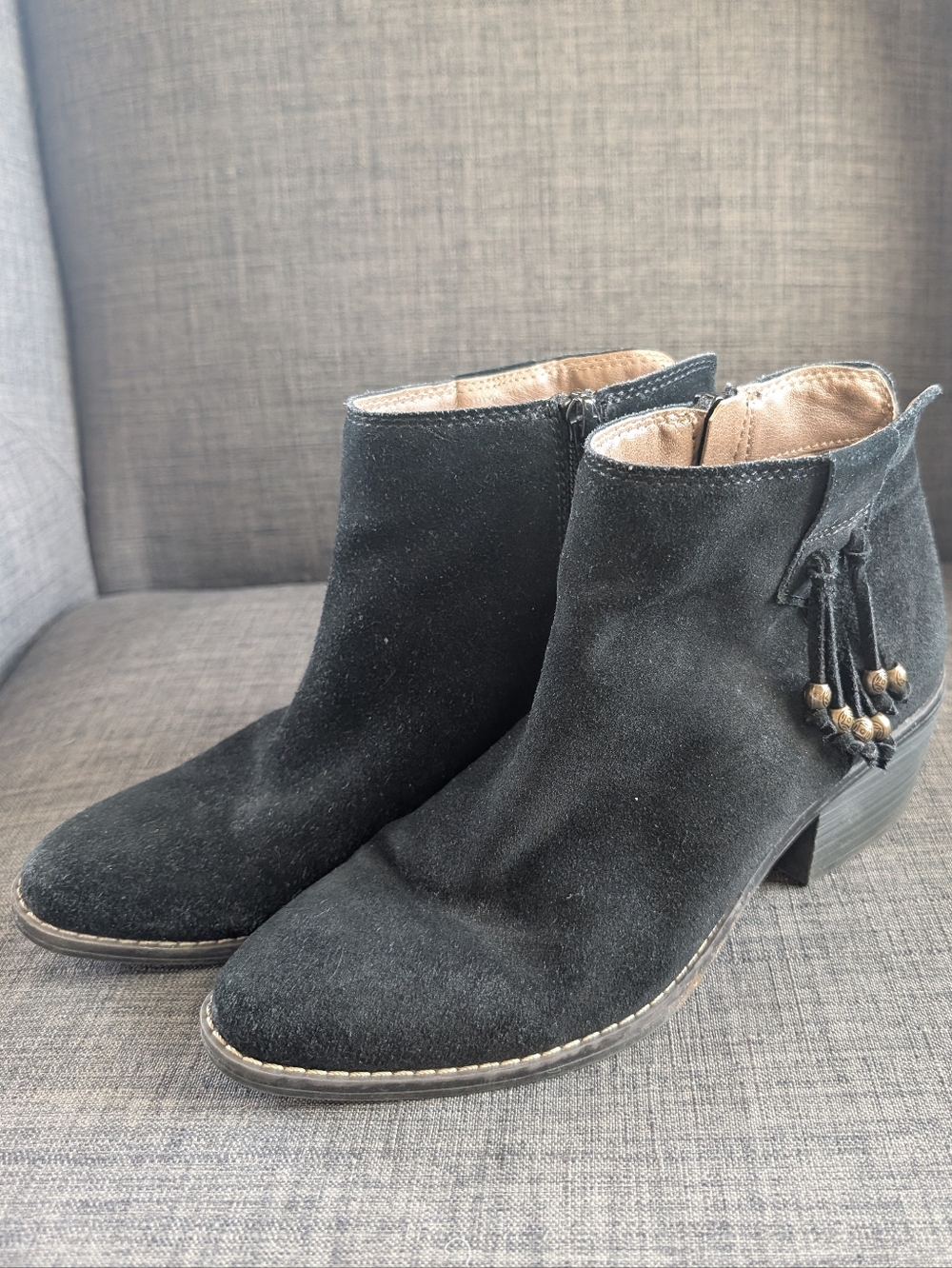 White Mountain Size 7.5 Black Suede Ankle Boots with Tassel Detail